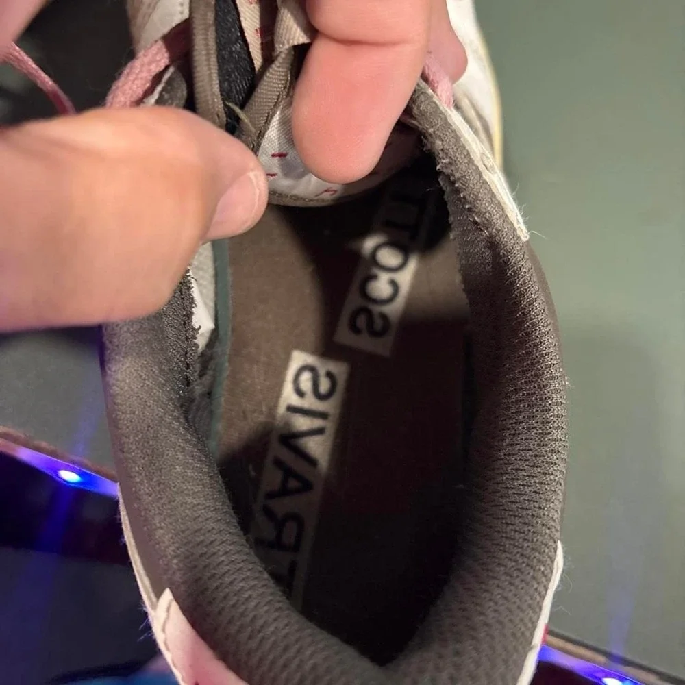 used size 8.5 Nike low travis shoes